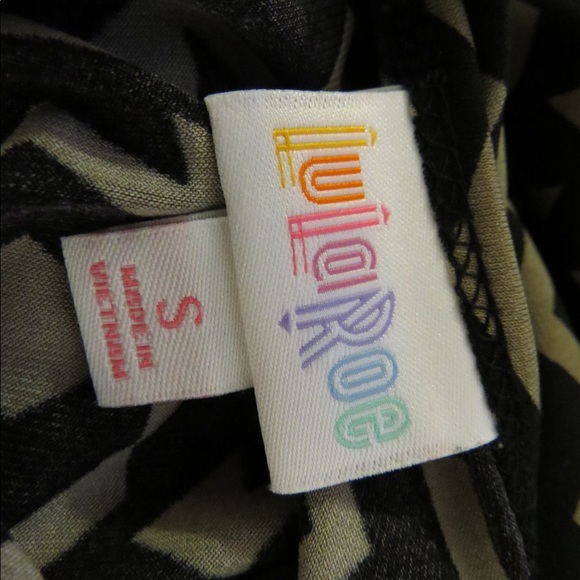 LuLaRoe Irma Oversized Half Sleeve Shirt - Picture 4 of 4